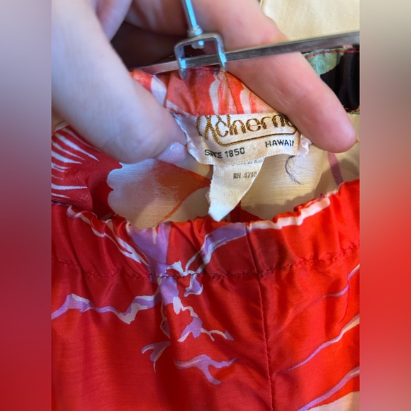 Vintage late 1950s Hawaiian peddle pusher tie shorts. Women’s small. - Picture 6 of 9